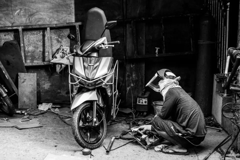 Khu thay phụ tùng và nhớt